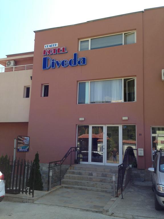 Femili Diveda Hotel